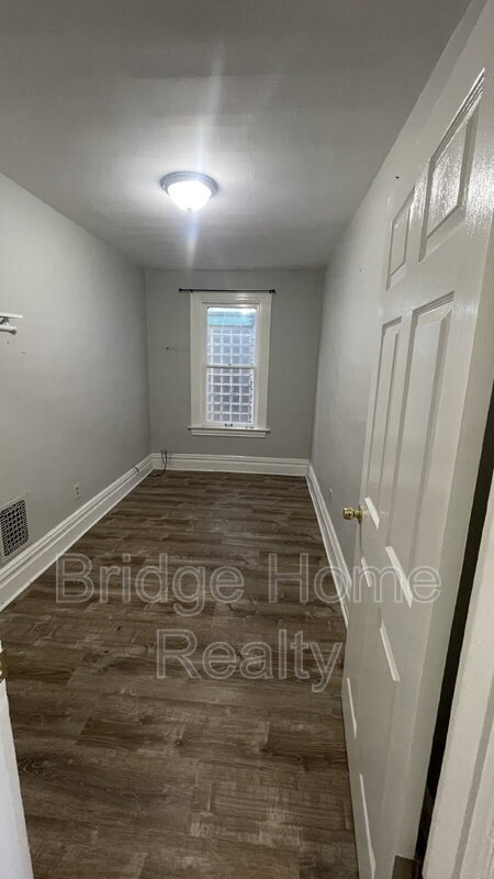 Building Photo - 226 Lobinger Ave