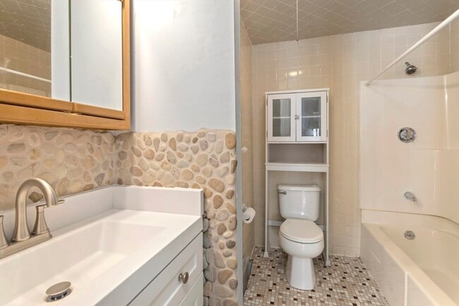 Building Photo - 222 Winthrop Shore Dr