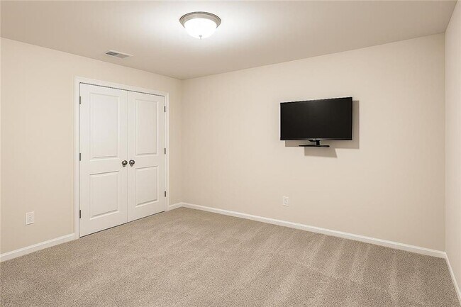 Building Photo - 258 Timberland Ave