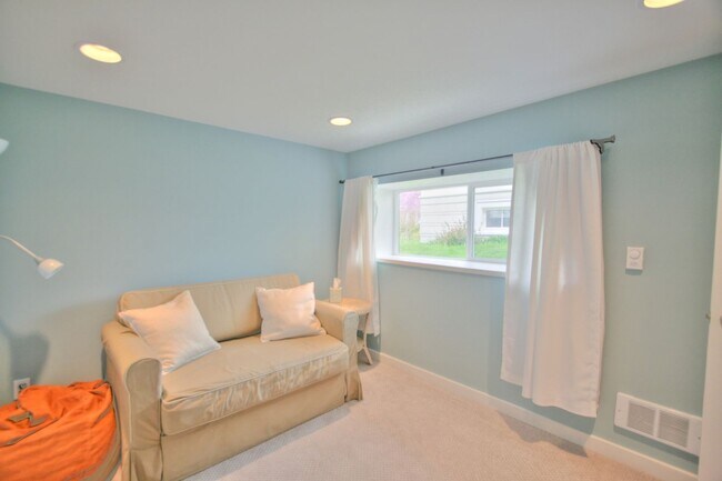 Building Photo - 4Bd/2Ba Seattle House