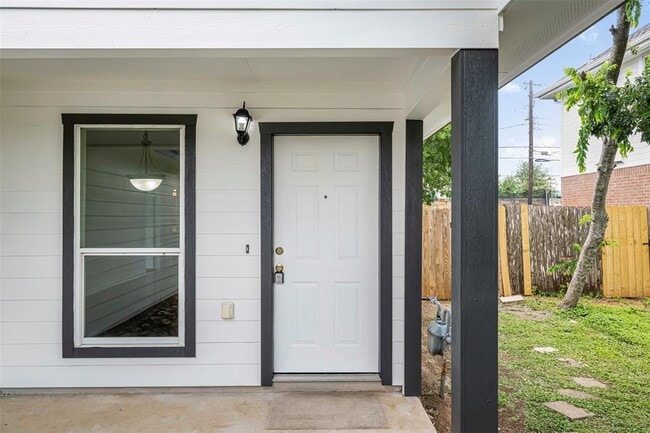 Building Photo - 613 Broken Bow Dr