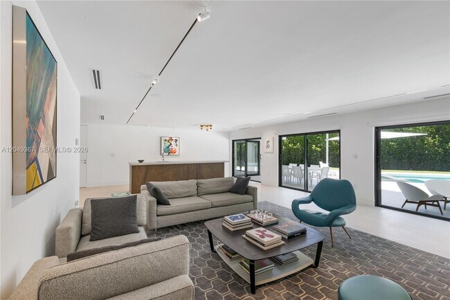 Building Photo - 7180 E Lago Dr