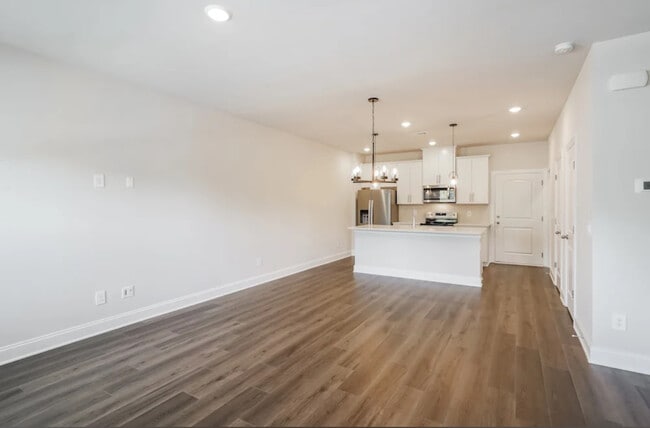 Building Photo - 228 River Rock Dr