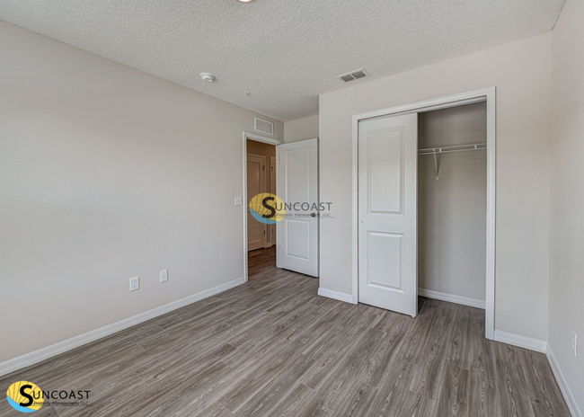 Building Photo - Your New Home Awaits: Stylish 2B/2B Apts w...