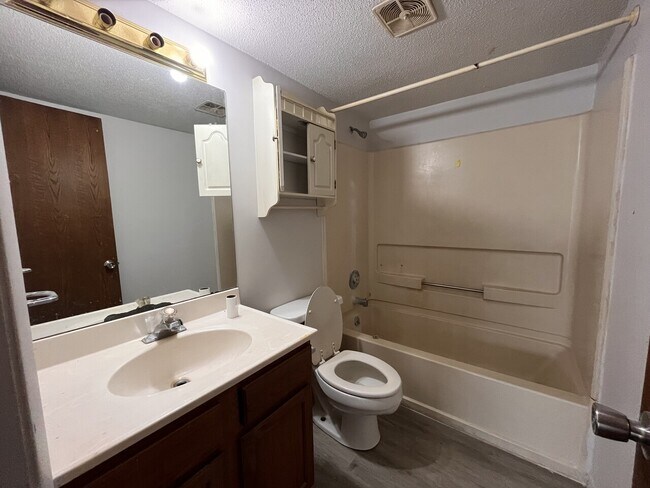 Building Photo - 320 Landing