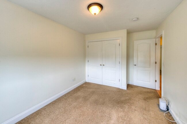 Building Photo - 38 Johnson St