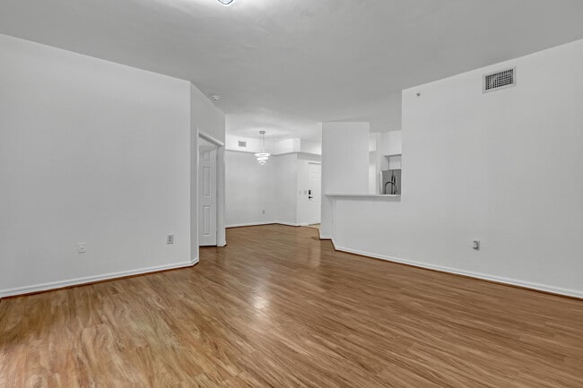 Building Photo - 340 Crestwood Cir