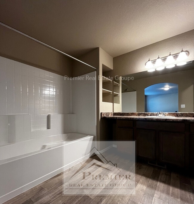 Building Photo - 7773 Sand Lake Heights