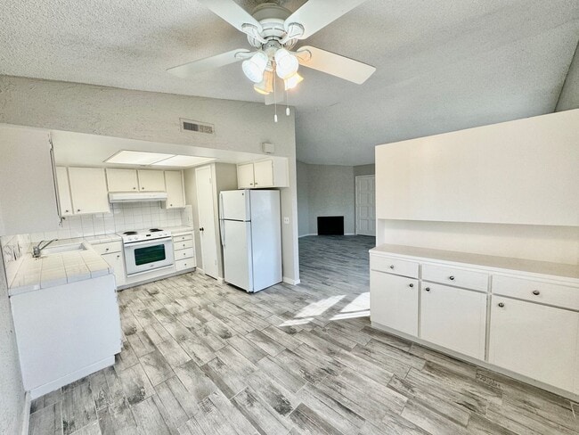 Building Photo - Spacious 2BD/2BTH with Private 2 Car Garage!