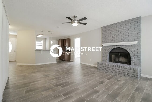 Building Photo - 3 Bedroom Pet-Friendly Home in Apopka, FL with Main Street Renewal