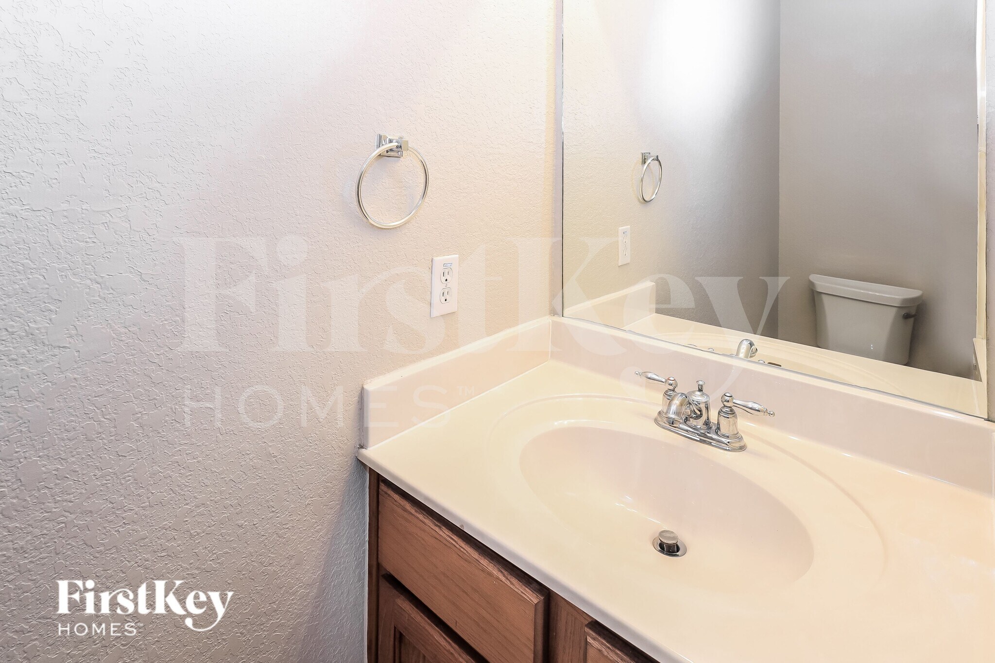 Building Photo - 1910 Mountain Star