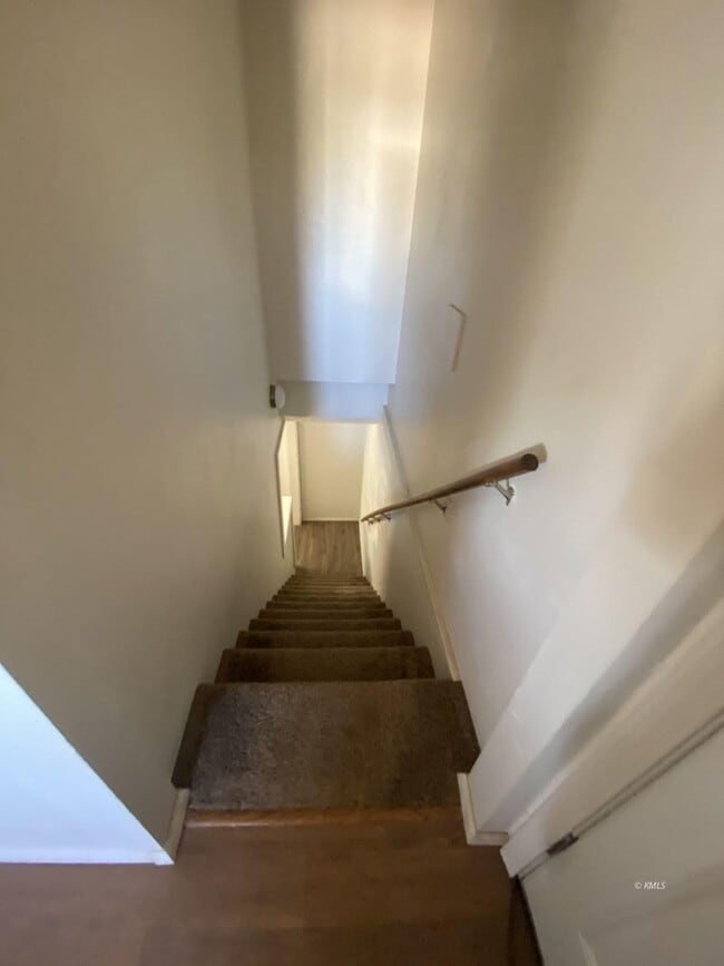 Building Photo - 941 W Chamberlain Dr