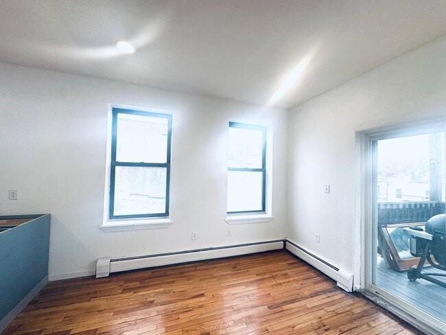 Building Photo - 336 4th St