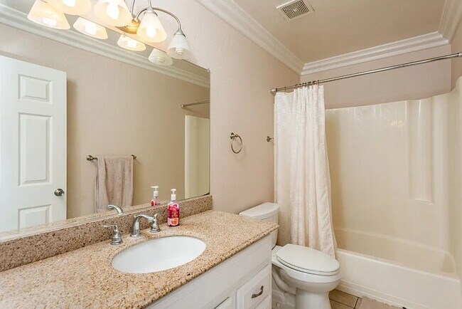Building Photo - 4BR/3.5BA Home In Encinitas! Pet Friendly!