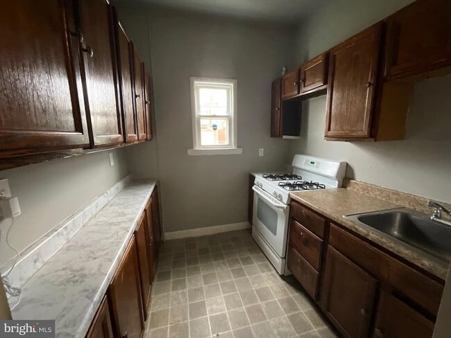 Building Photo - 416 N Hilton St