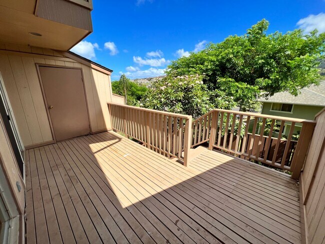 Building Photo - Beautiful 4 Bed 2 Bath in Makakilo with Large Backyard!