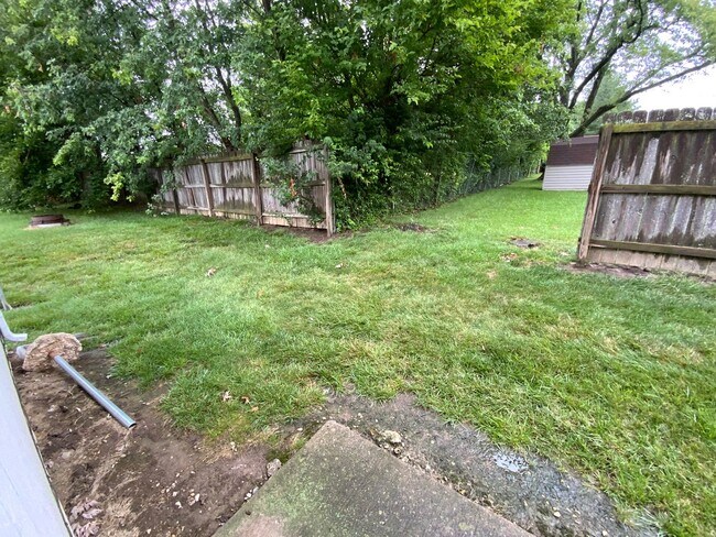 Building Photo - 3 Bedroom 2 Bathroom Duplex