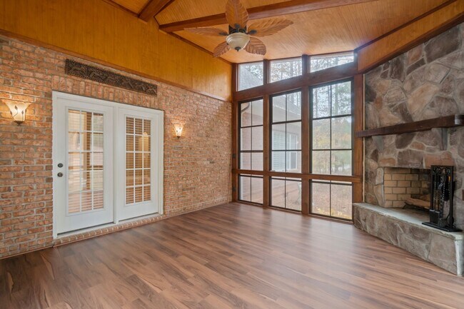 Building Photo - 137 Northington Woods Dr
