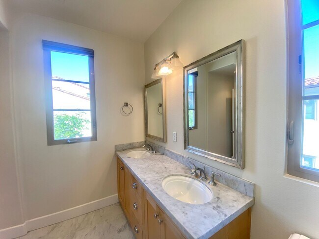 Building Photo - Modern Fremont Home with Expansive Loft for Rent!