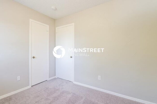 Building Photo - 1113 N Patterson Dr