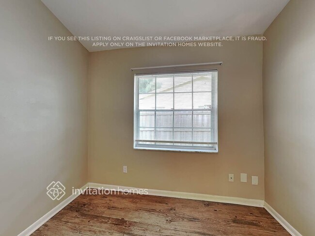 Building Photo - 2464 Carolton Rd