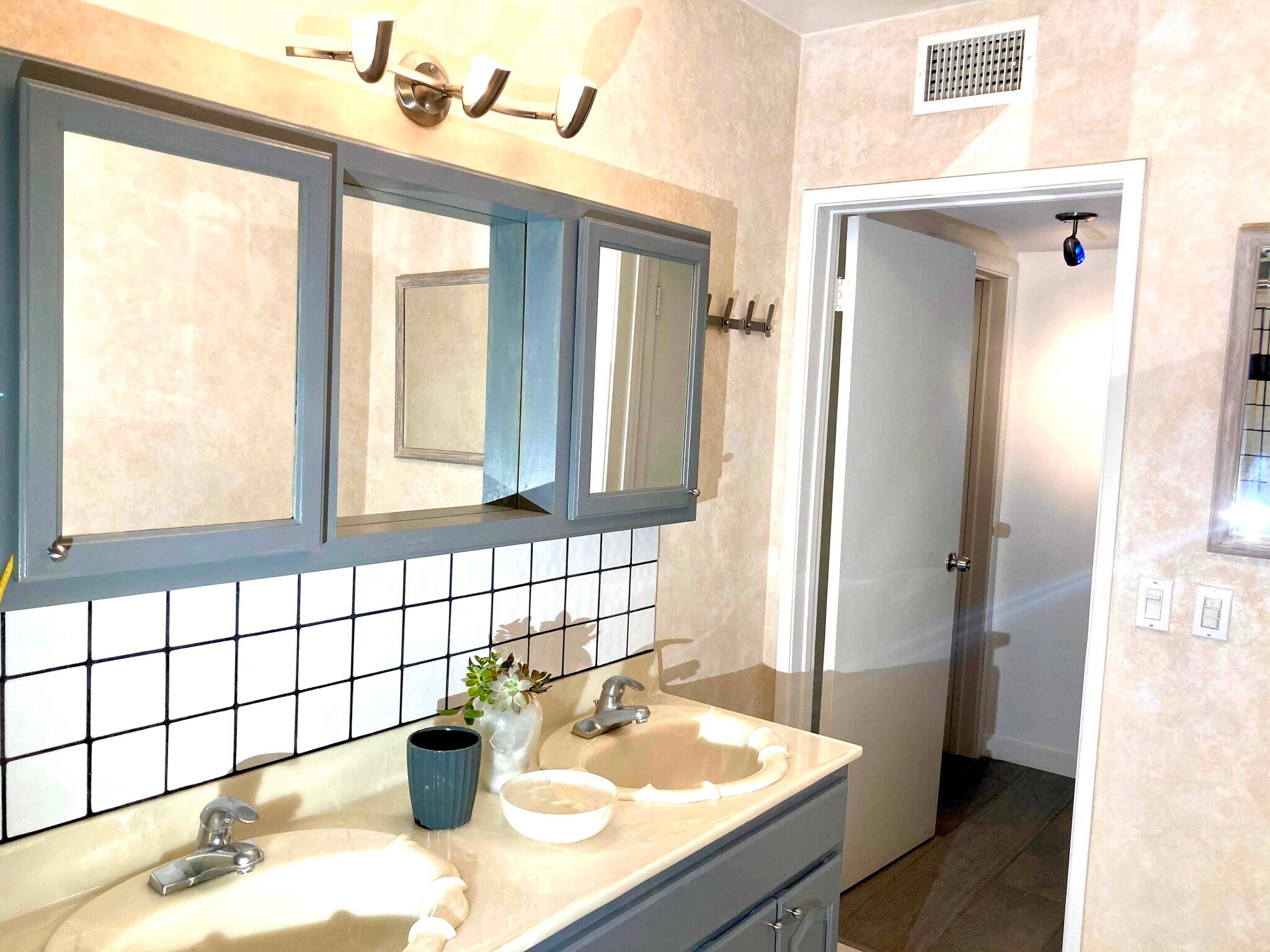 Bathroom To Hallway - 8616 Wonderland Ave