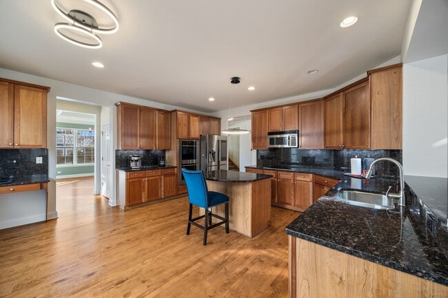 Building Photo - 408 N White Deer Trail