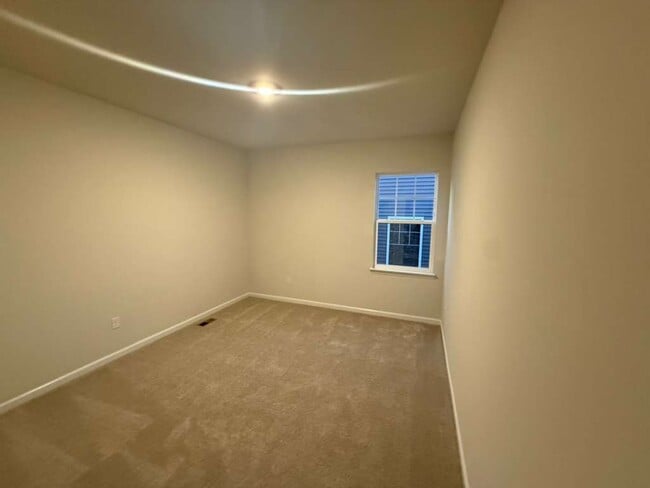 Building Photo - 6454 Fennec Run