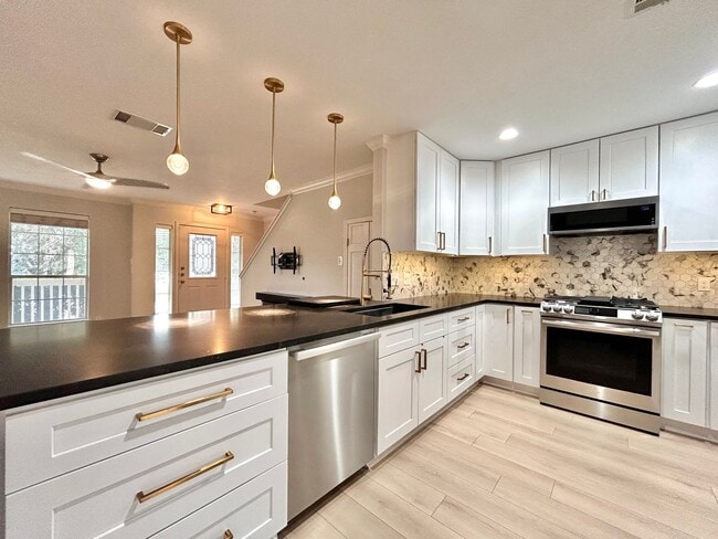 Building Photo - Move-In Ready 3/BR 2.5/BA Home with Spacious Layout & Modern Finishes