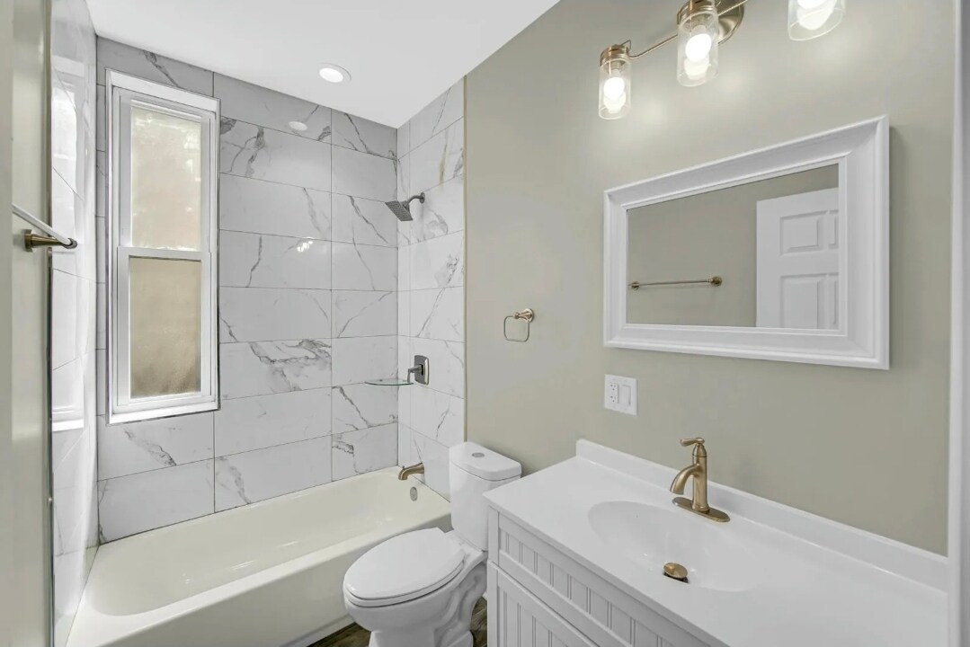 Building Photo - 5626 S Wells St