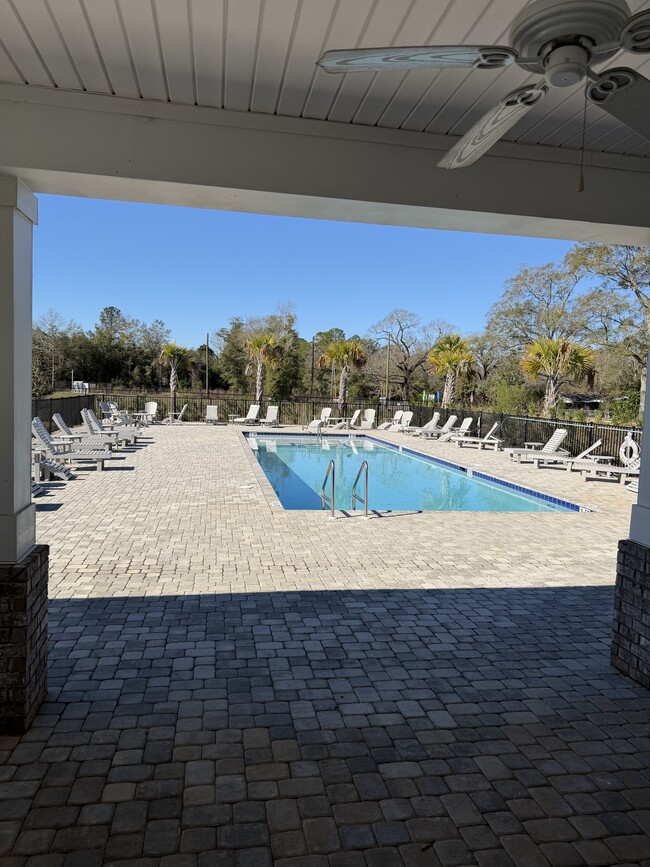 Building Photo - 211 Baycliff Dr