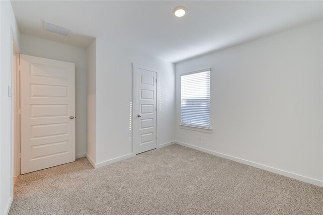 Building Photo - 1327 Via Sacra Dr