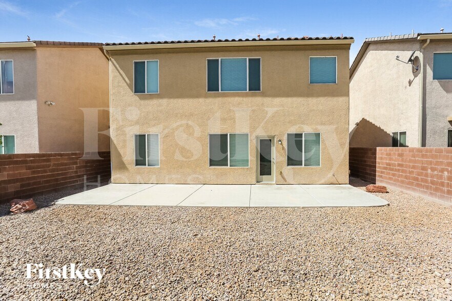 Building Photo - 6834 N Dovecote Ave