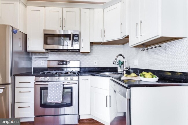 Building Photo - 30 Hanover Pl NW