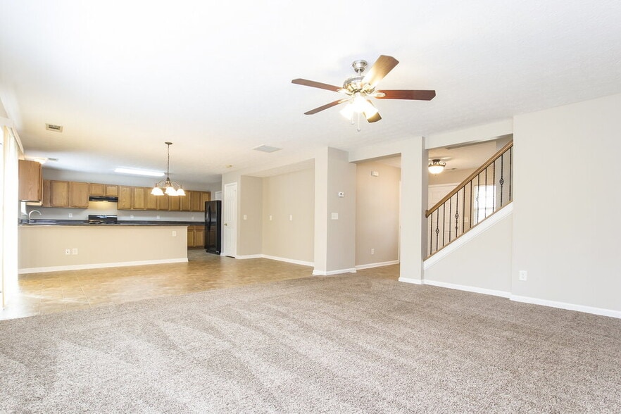 Building Photo - 130 Sugar Berry Pl