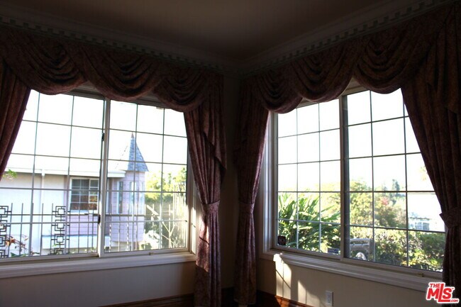 Building Photo - 11502 Dona Teresa Dr