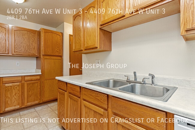 Building Photo - Spacious 2 bed/1.5 bath in University Place