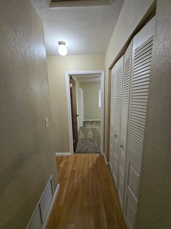Building Photo - 4402 NW 30th Ter
