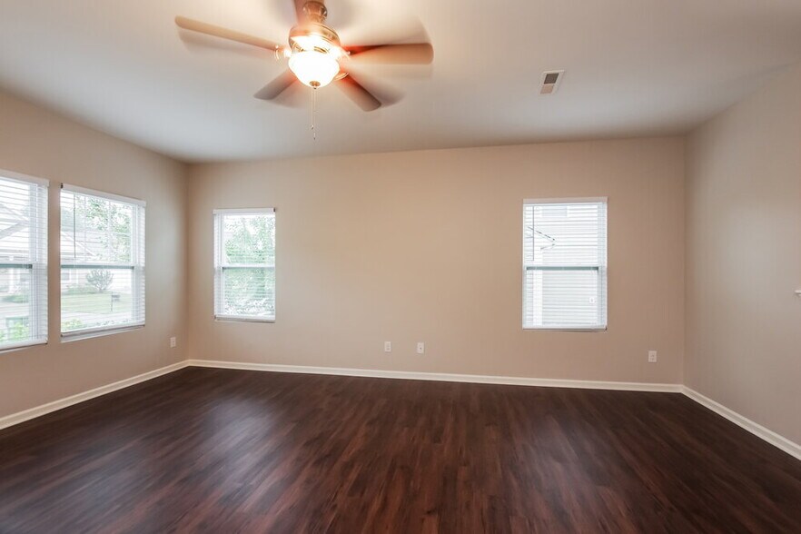 Building Photo - 252 Ranlo Ave