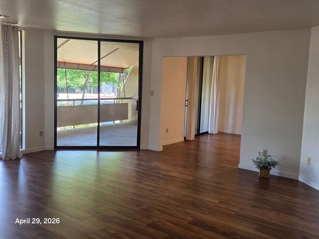 Building Photo - Spacious Downtown Sacramento Condo