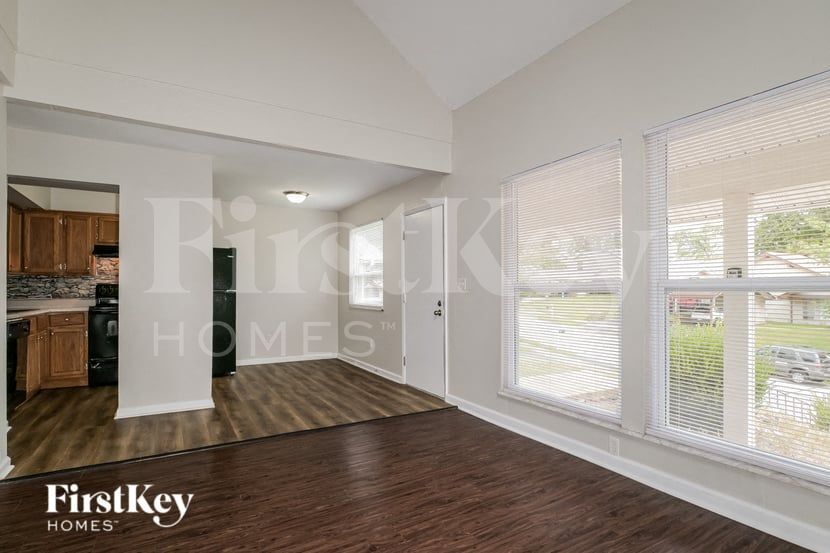 Building Photo - 455 Down Hill Dr