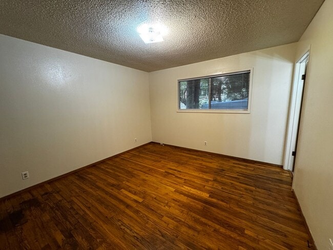 Building Photo - 3 Bedroom 2 Bath Home Located in Arcata!