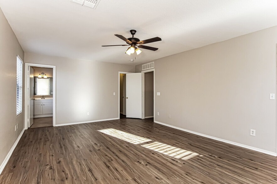 Building Photo - 11552 E Flower Cir