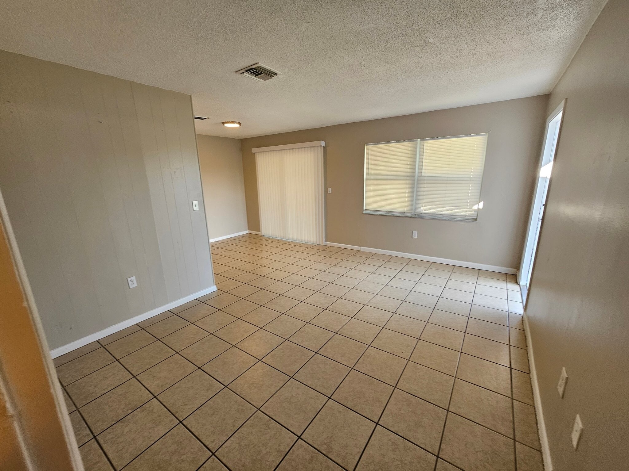 Building Photo - 4719 Manatee Dr