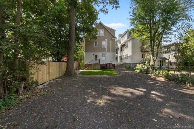Building Photo - 17 Willard St