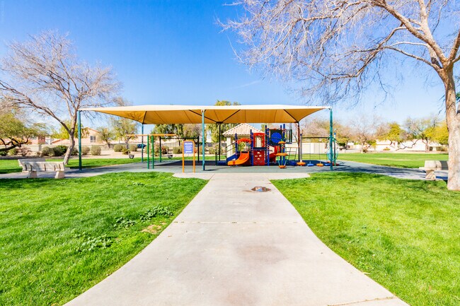 Building Photo - 3103 N Meadow Ln