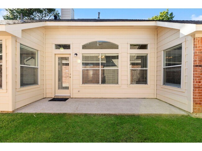 Building Photo - 31 Auburn Path Dr