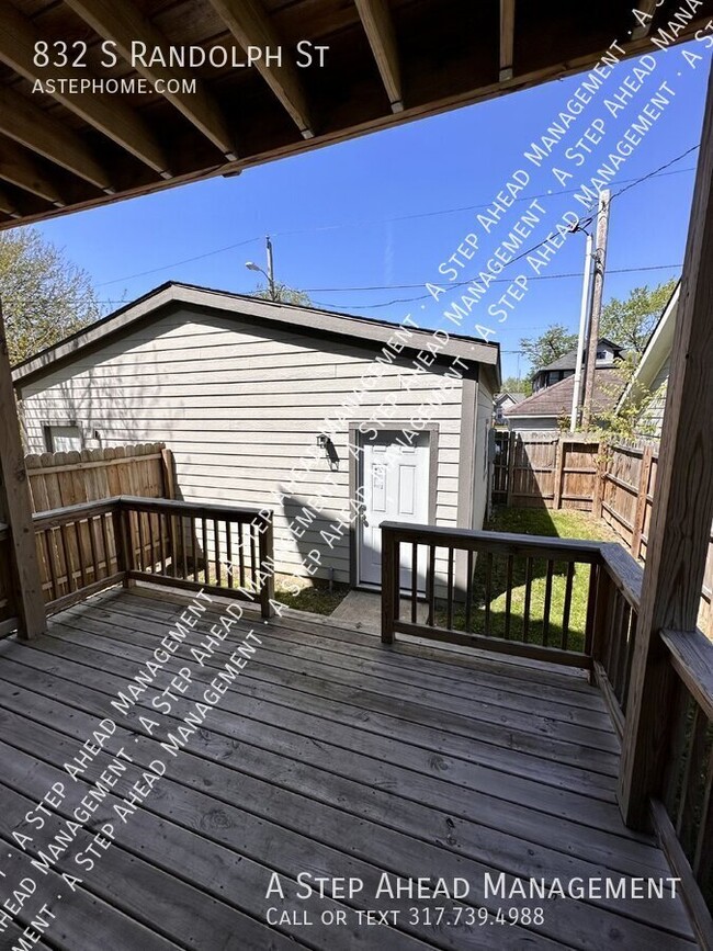 Building Photo - 832 S Randolph-3 bed/2.5 Bath -Newly Renov...