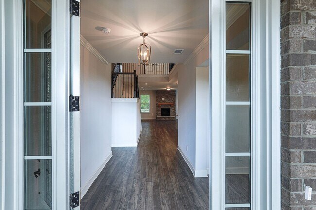 Building Photo - 5032 Ozment Dr