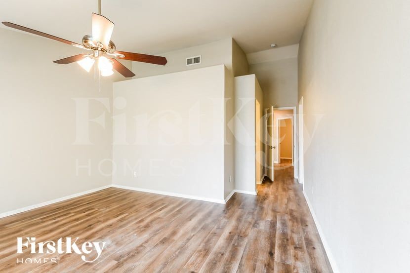 Building Photo - 13681 N 82nd Ave